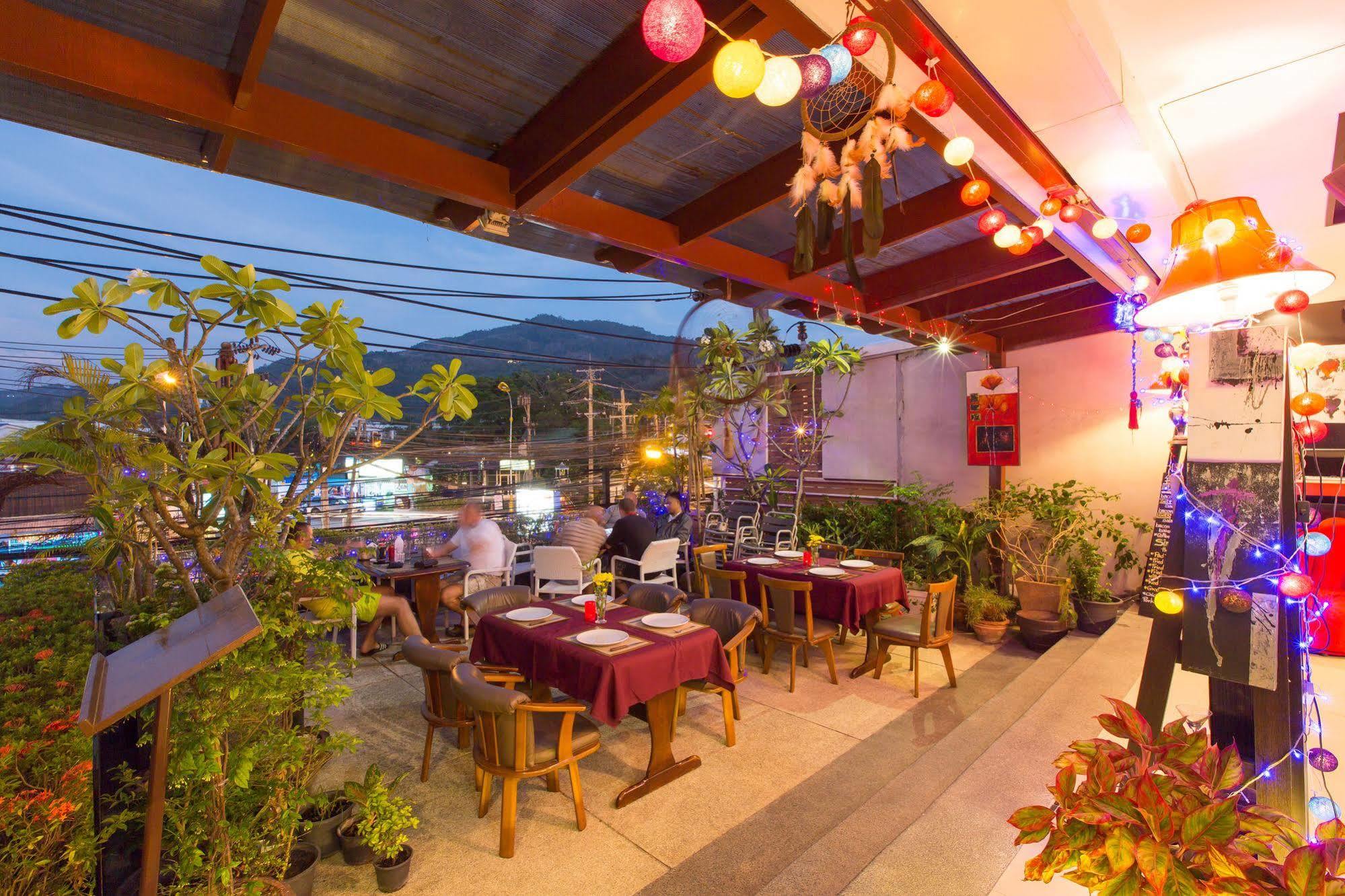 Patong Buri Hotel Luaran gambar